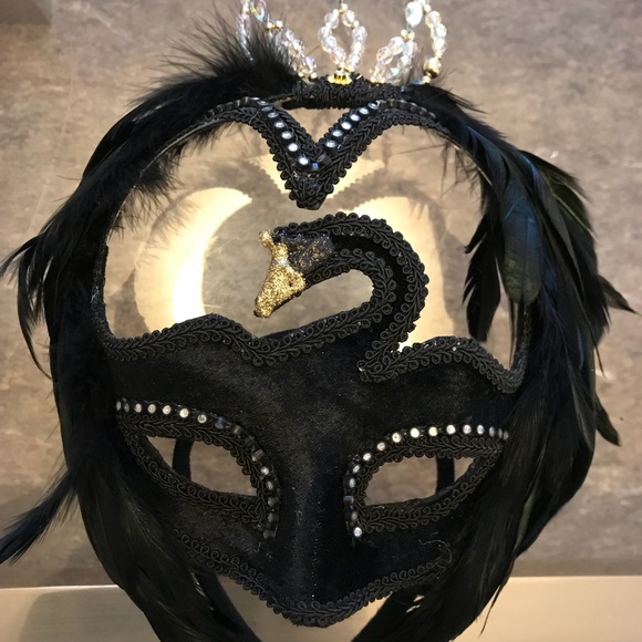 SOLD Black Swan Masquerade Eye mask. - Picture 3 of 8